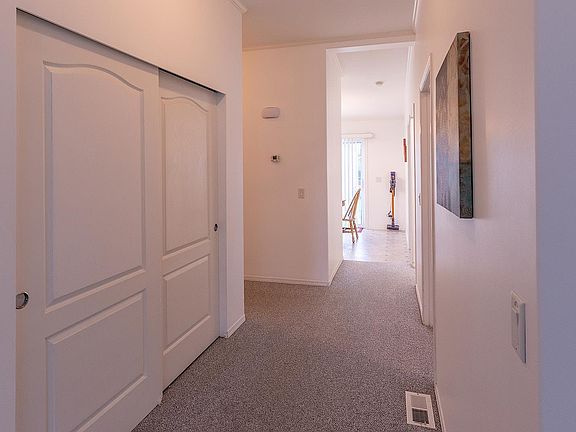 5th image of 1523 SE Footloose Dr