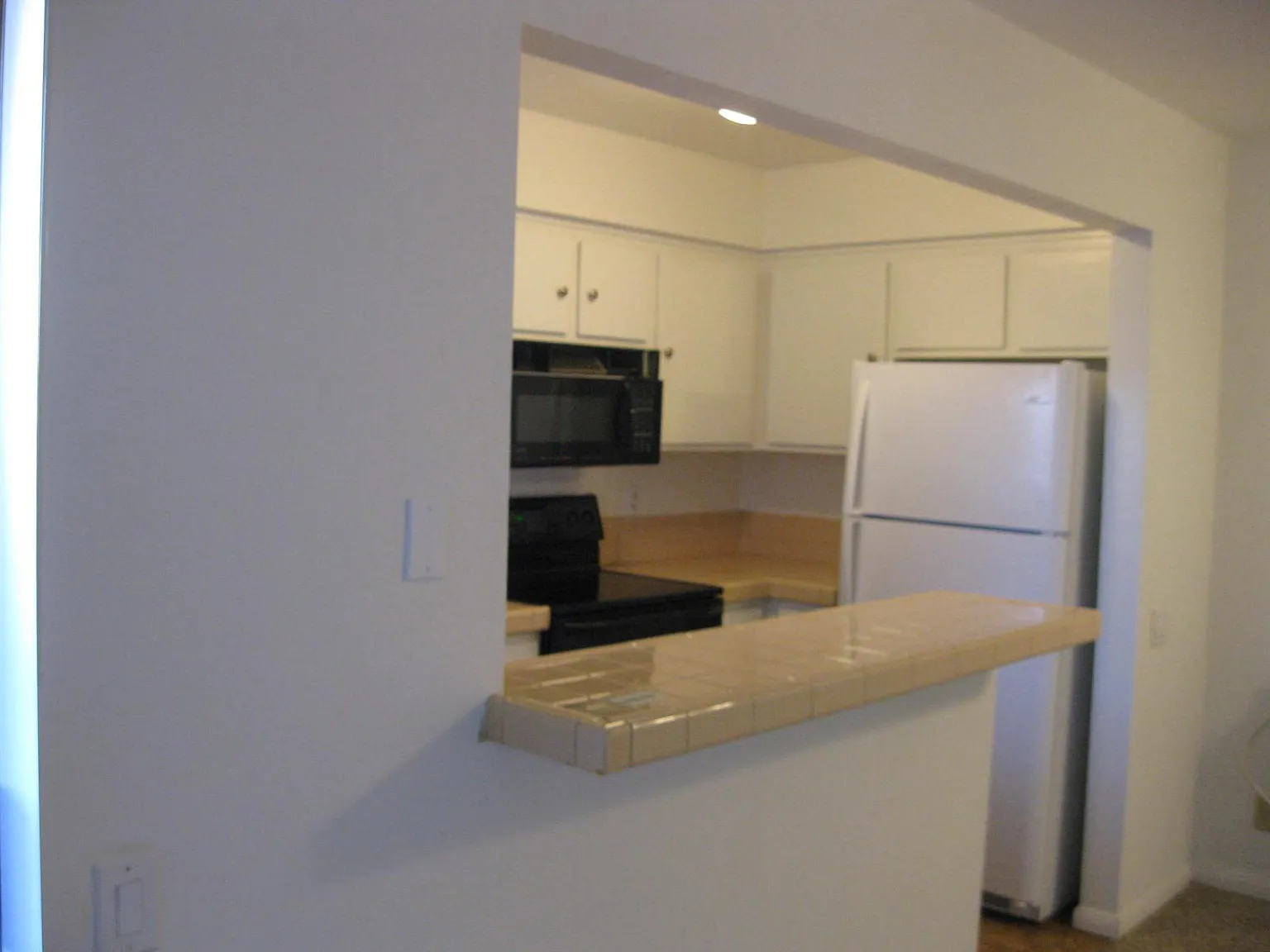 2 bed, 726 sqft, $2,300 — Photo 1