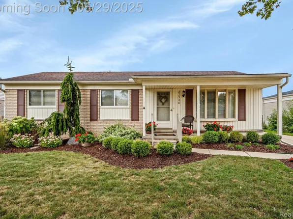 22540 Devonshire St, Woodhaven, MI 48183