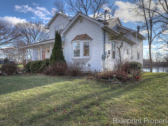 2nd image of 906 124th Ave
