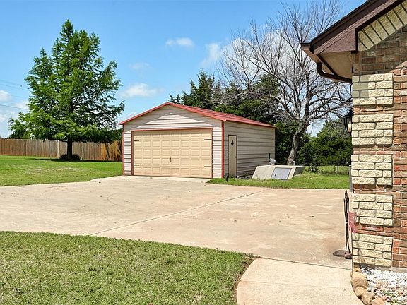 5th image of 121 Eagle Lake Ln
