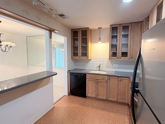 4th image of 24219 Evergreen Rd #39