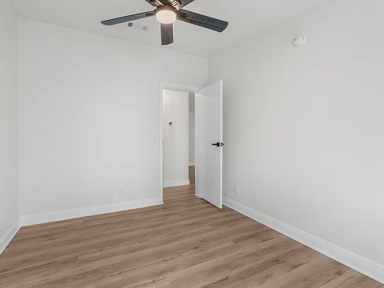 14261 Montclair Dr — Photo 20
