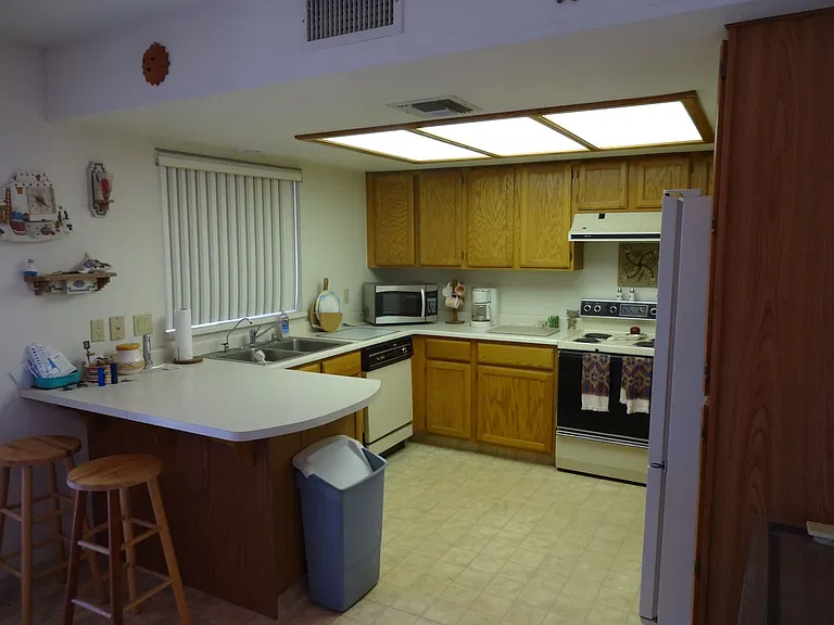 3288 Jamaica Blvd S — Photo 5