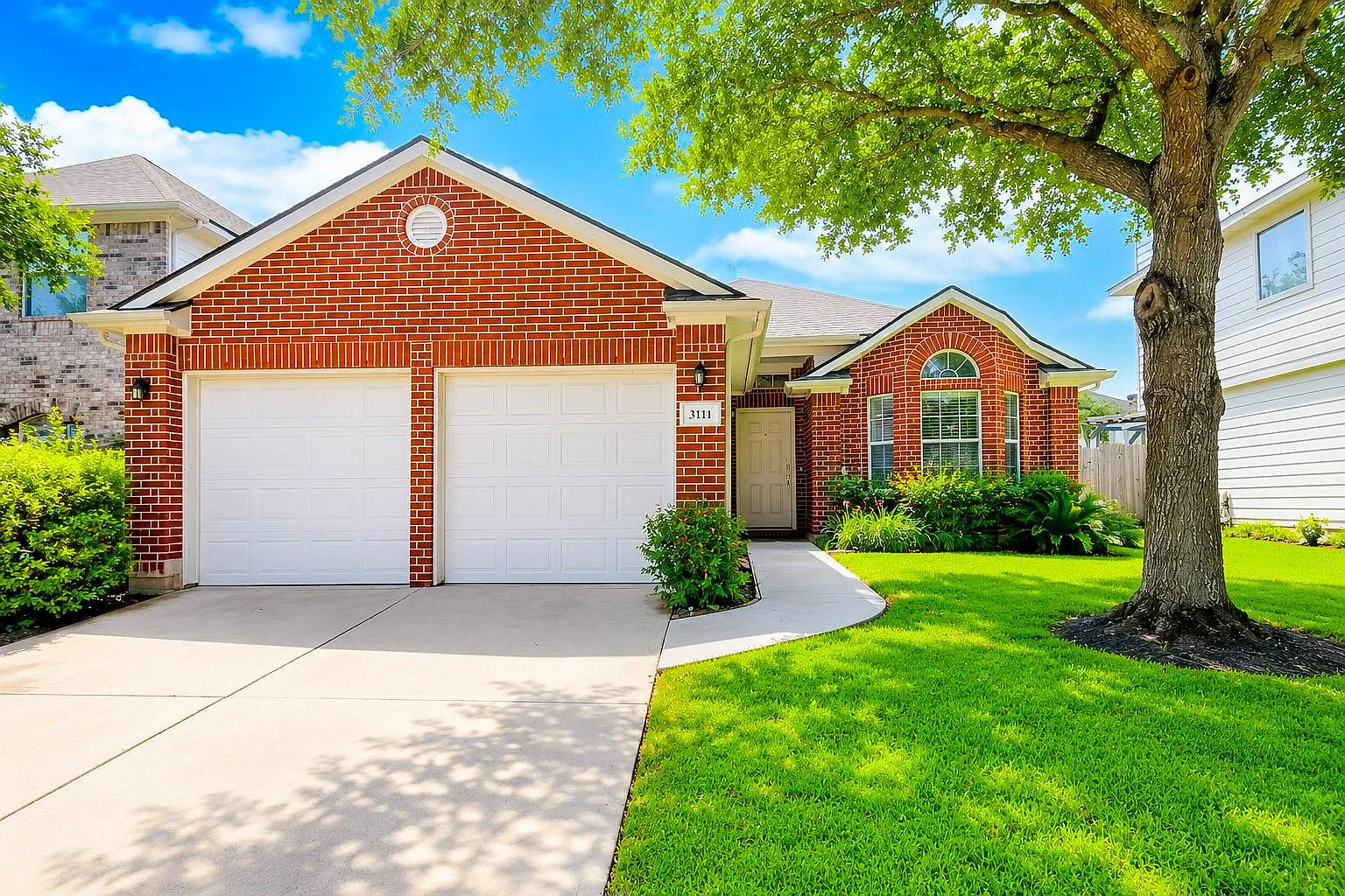 3 bed, 2.0 bath, 1646 sqft, $2,050 — Photo 1