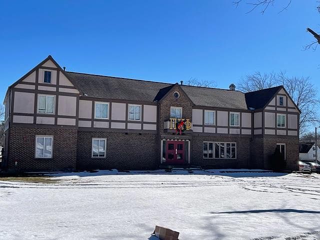 2nd image of 410 S Oak St