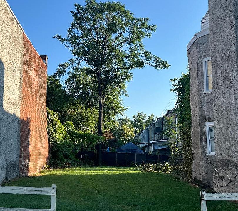 2nd image of 6208 Vine St