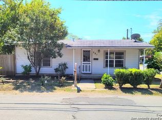 521 E Ireland St, Seguin, TX 78155