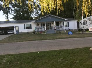 5891 E Pakes Rd, Crystal, MI 48818