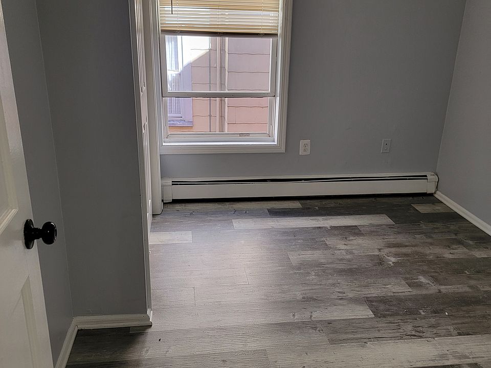 1st image of 160 Easton Ave APT B
