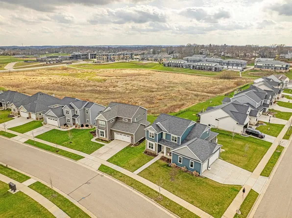 5600 N Peninsula Way, McFarland, WI 53558