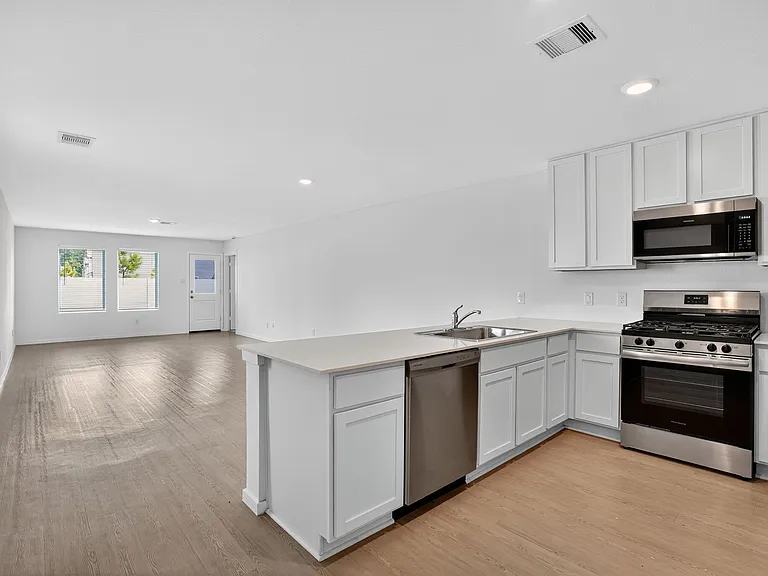 21255 Fieni Dr — Photo 4