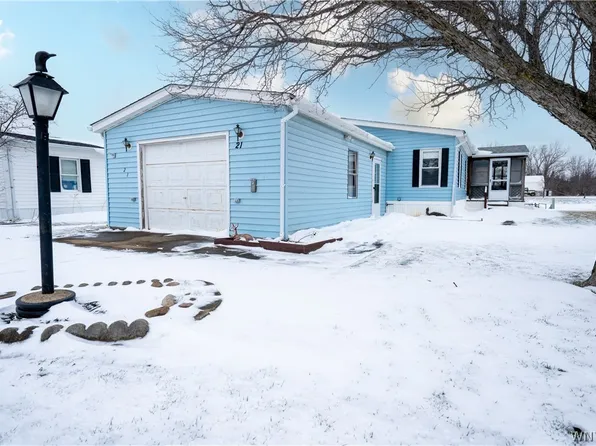 21 Golden Pond Est, Akron, NY 14001