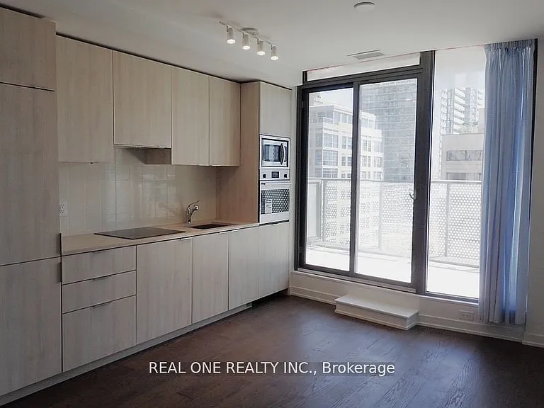 11 Wellesley St W #716 — Photo 2