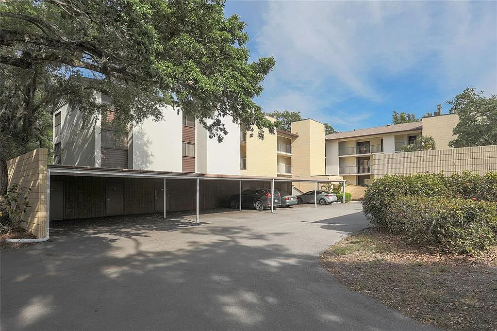 2 bed, 2.0 bath, 1376 sqft, $3,800 — Photo 2