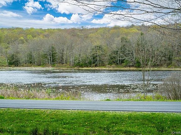 4th image of 307 Beaver Lake Road