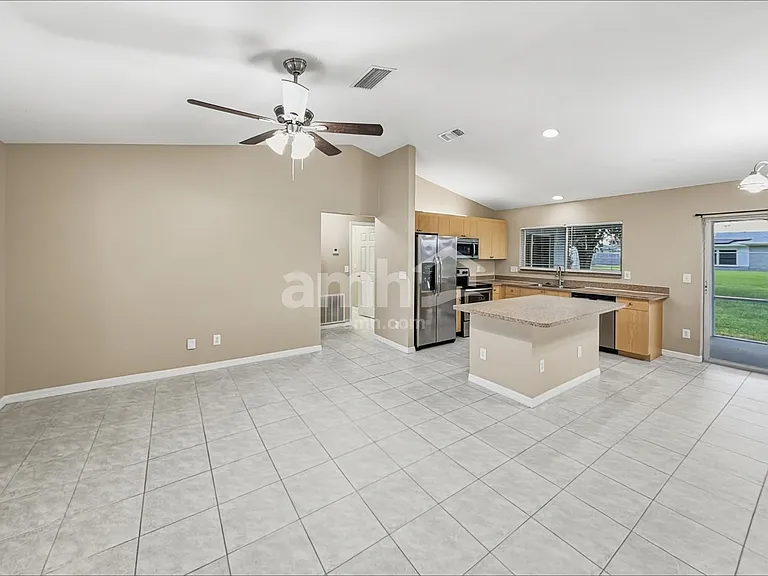 1668 SE Nancy Ln — Photo 6