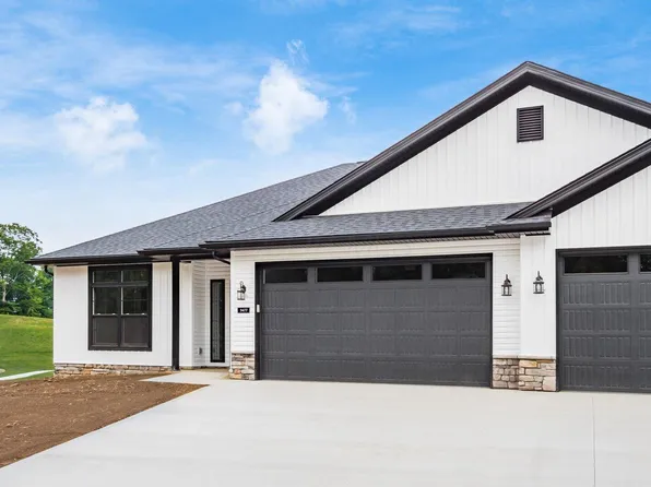 3477 Jamestown Dr, Zanesville, OH 43701