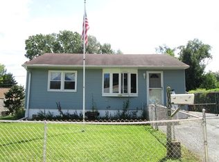 1731 Dickinson St, Waukegan, IL 60087