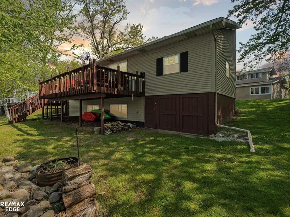 9824 Boucher Rd, Otter Lake, MI 48464