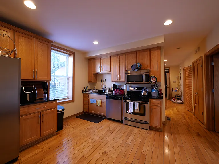 3247 S Emerald Ave #3R — Photo 9