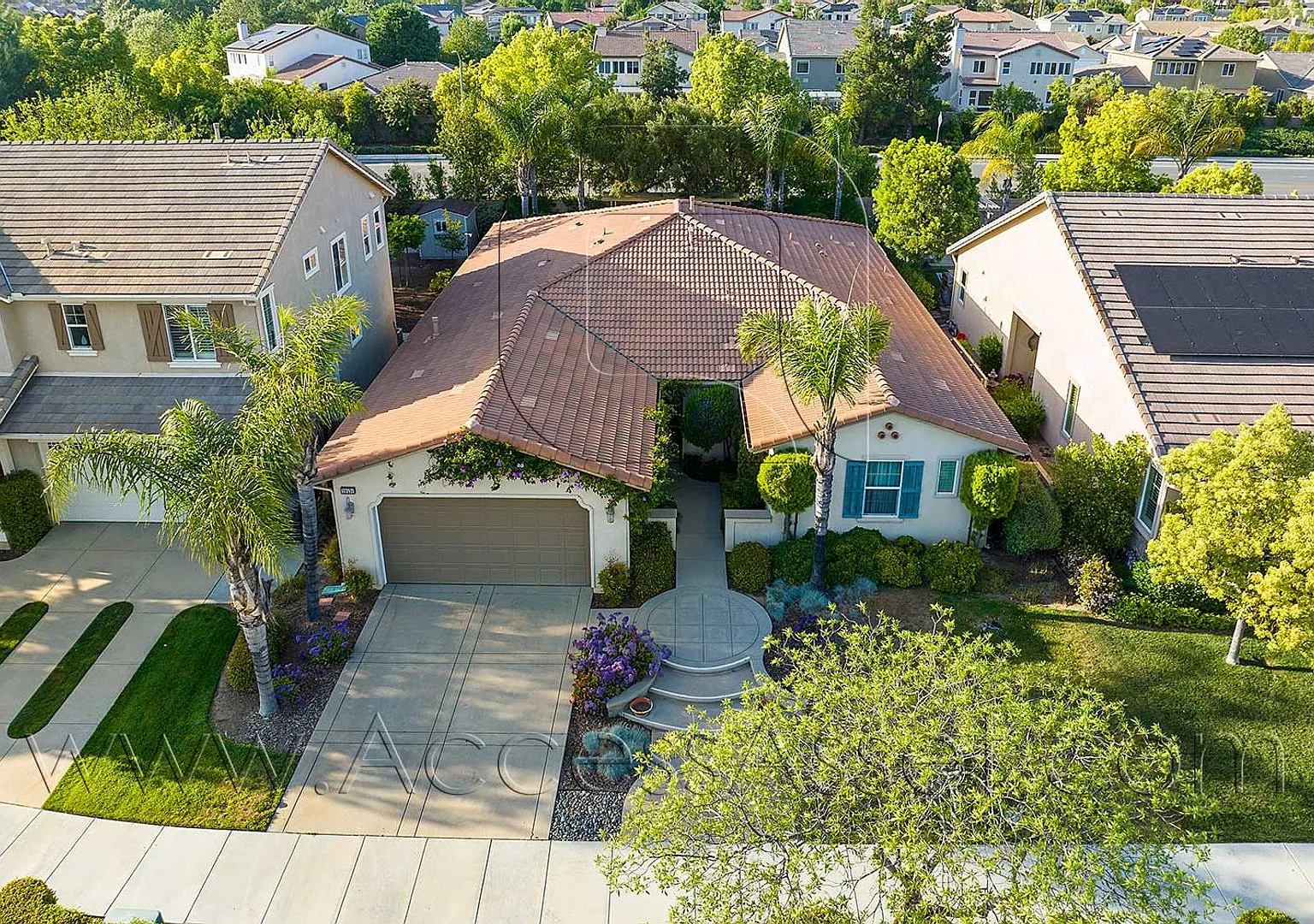 Spacious 5-Bedroom Oasis at Dry Creek in Heritage Lake — Photo 3