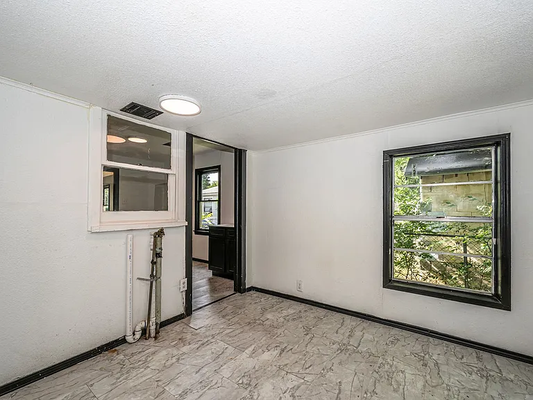 808 NW #H — Photo 16