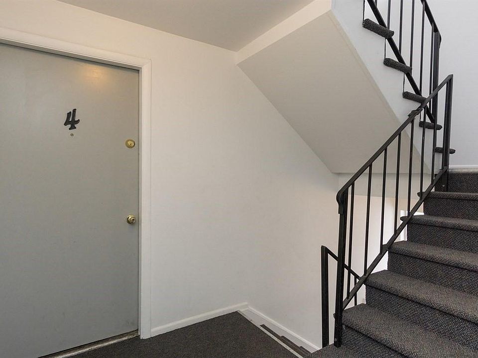 Entry Stairwell Apt 4 is on Middle Floor