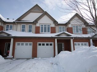 995 Bunchberry Way #1, Ottawa, ON K1T 0L6