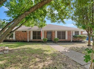 931 Westlake Dr, Desoto, TX 75115