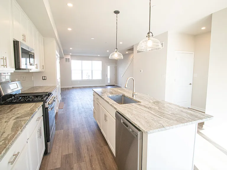 4721 Salmon St — Photo 4