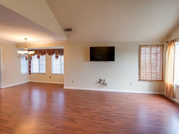 3rd image of 330 Trevor Ave