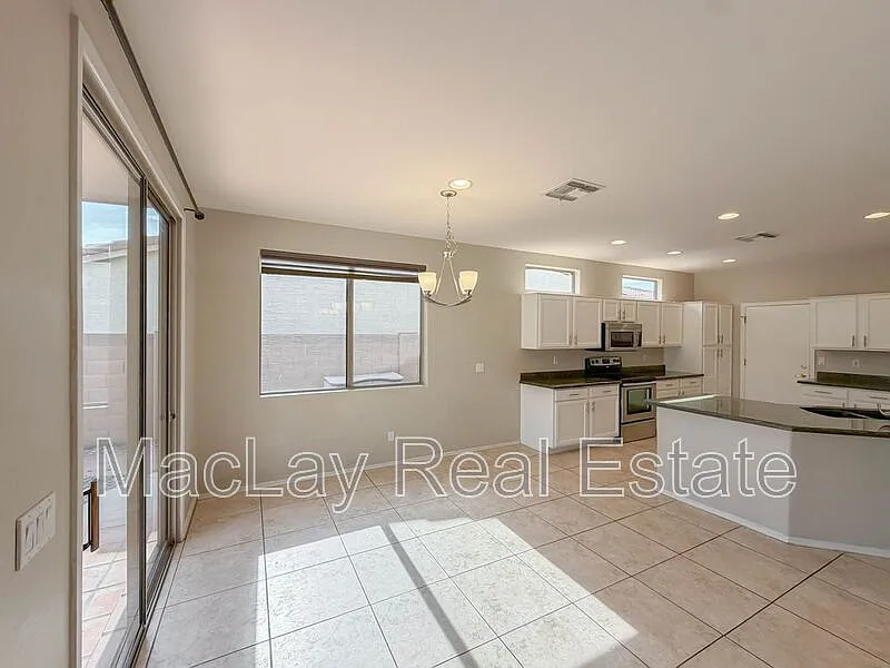 4 bed, 2.0 bath, 2134 sqft, $2,600 — Photo 4