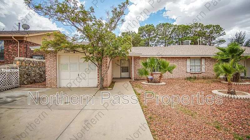 2 bed, 1.0 bath, 1202 sqft, $1,225 — Photo 2