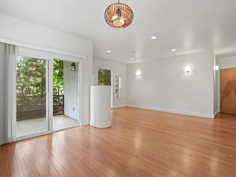 1433 Federal Ave #101 — Photo 8