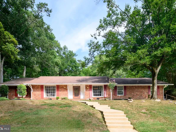 12200 Hollybank Dr, Fort Washington, MD 20744