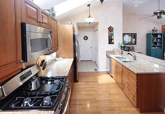 3rd image of 2 Hutchens Mews