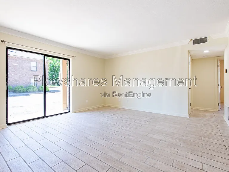 106 E Florence Ave #13 — Photo 2