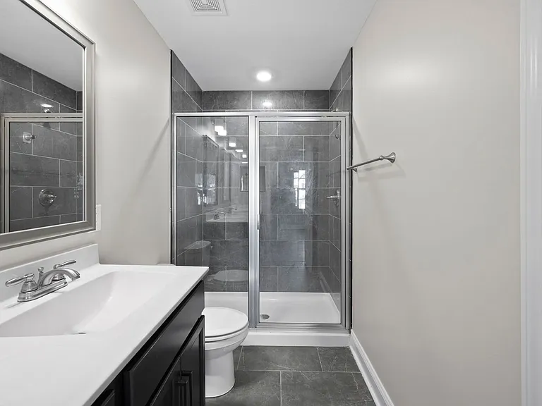 1385 Sussex Dr — Photo 21