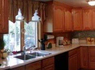 186 Hull St #B, Hingham, MA 02043