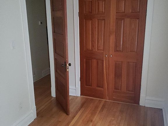 4th image of 1637 N Wood St #1