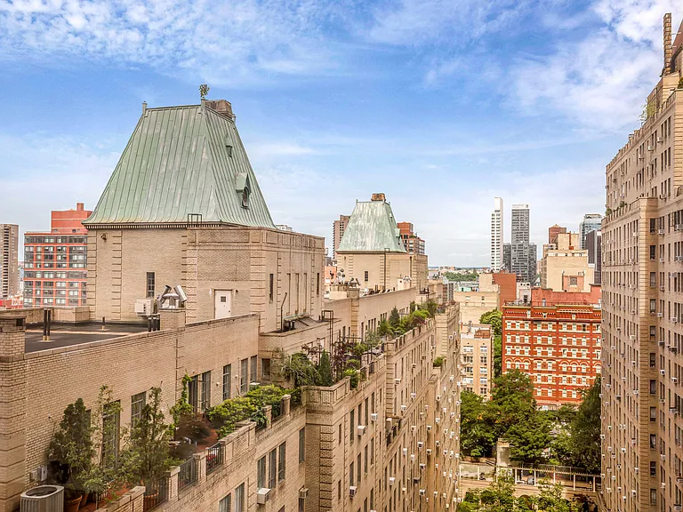 322 W 57th St #21B — Photo 9