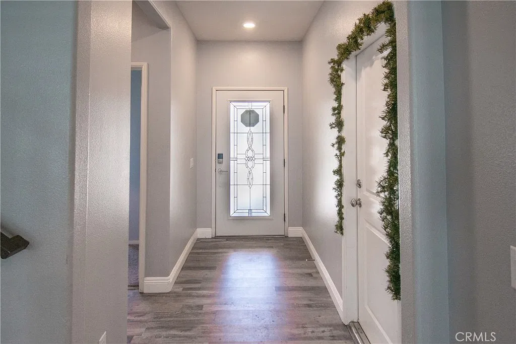 4 bed, 2.5 bath, 2705 sqft, $2,960 — Photo 4
