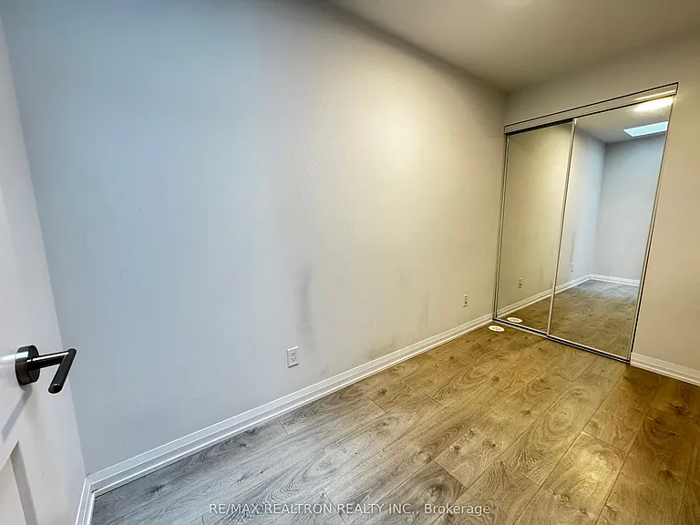 1050 Portage Pkwy #Townhouse 33 — Photo 15