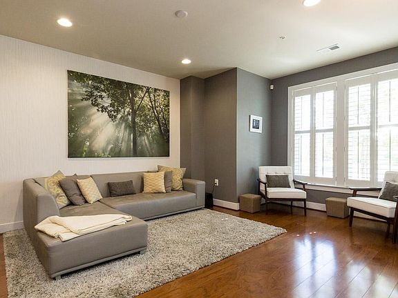 5th image of 2208 Potomac Ave #348