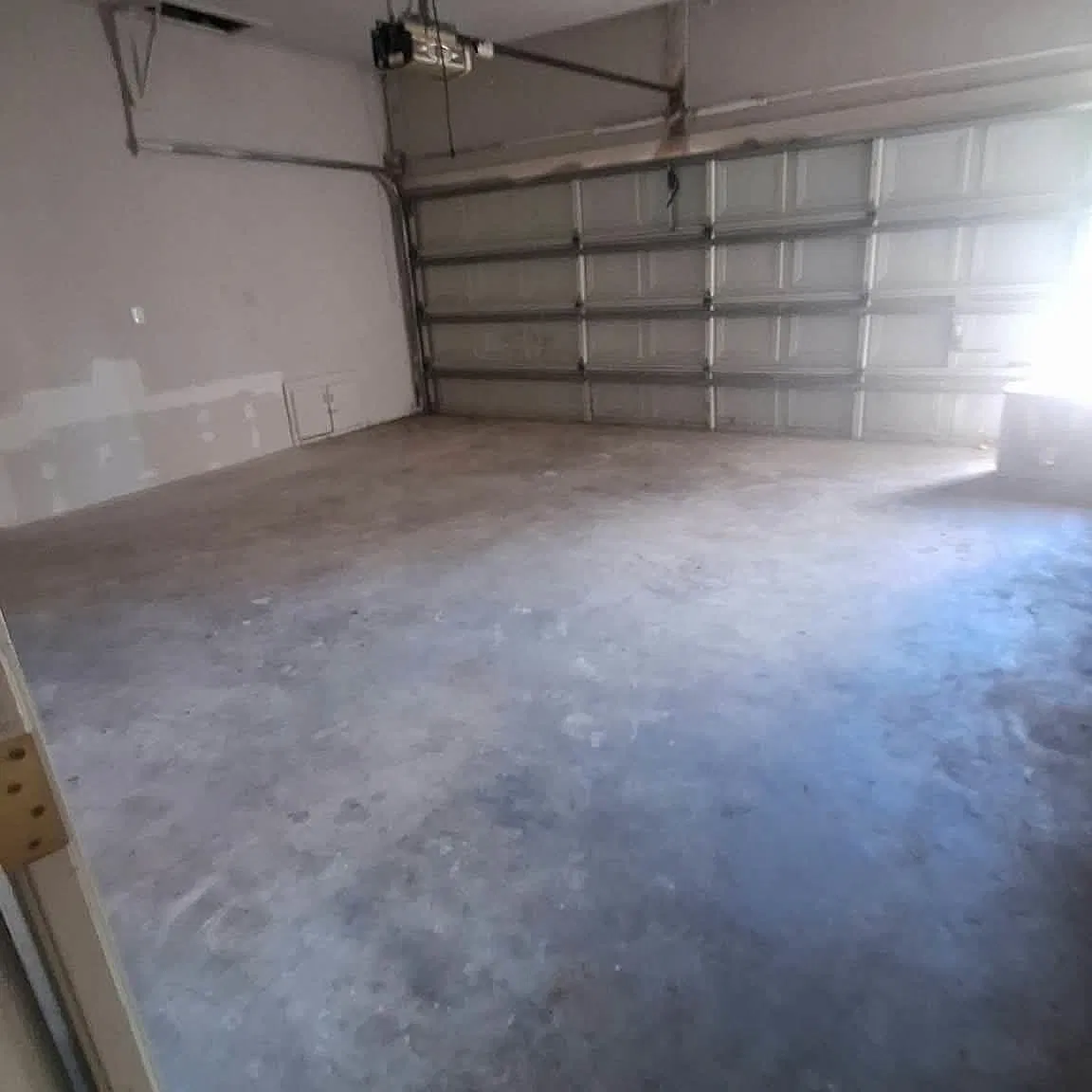 5 bed, 2.0 bath, 2698 sqft, $2,200 — Photo 3