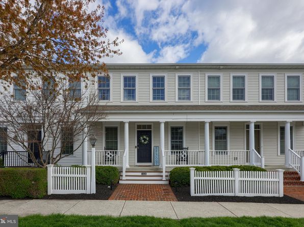 1428 Picket Dr, Lancaster, PA 17601