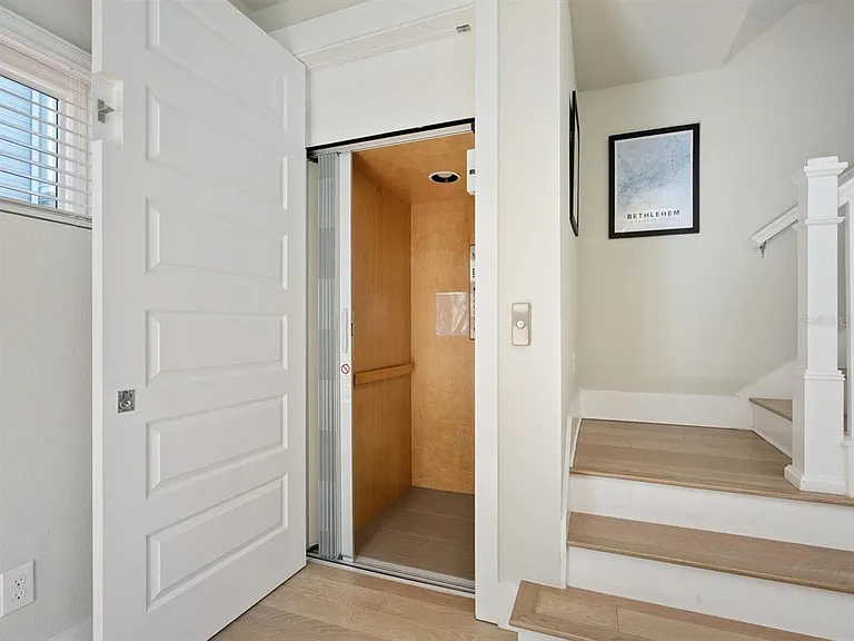 508 Laurel Park Dr — Photo 4
