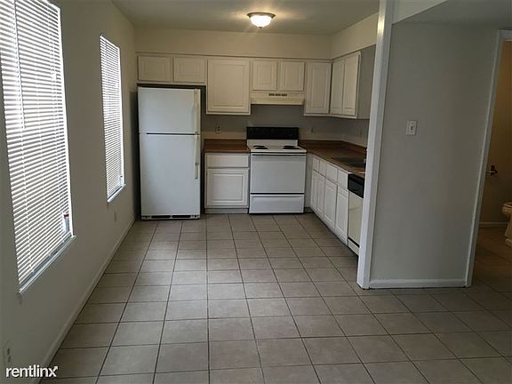4th image of 401 Manuel Dr APT D