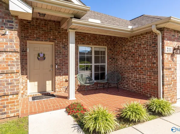 211 Cambridge Dr SE, Decatur, AL 35603
